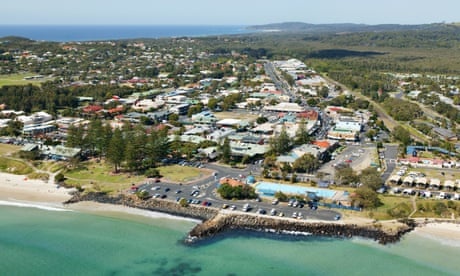 Byron Bay hostel in week-long Covid lockdown as school leavers arrive to party