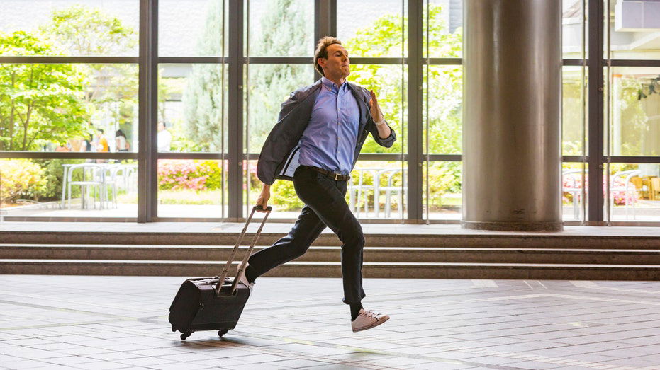 Major airline holding flights to accommodate flyers with connections