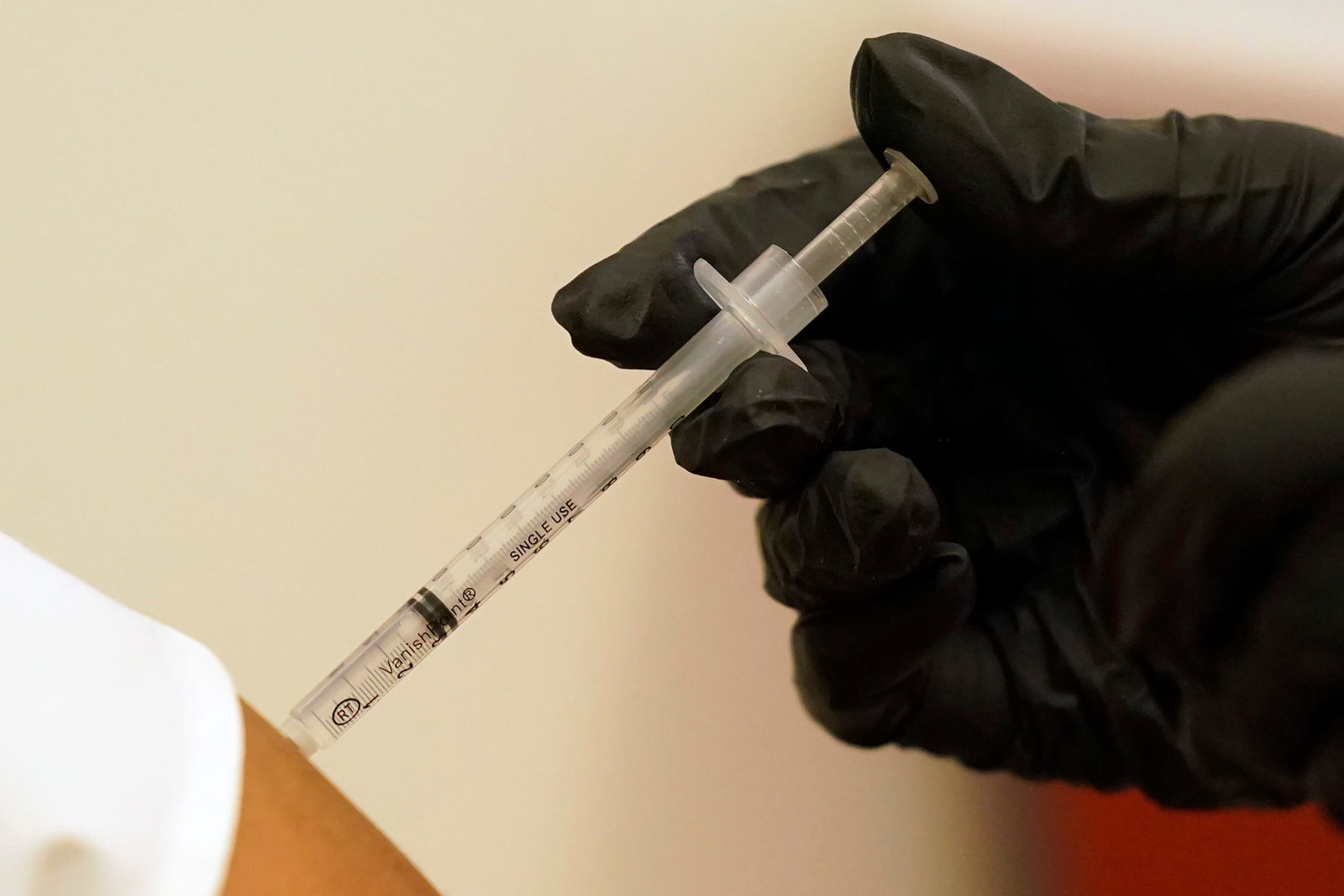 OSHA vaccine mandate for larger businesses temporarily halted by federal appeals court - USA TODAY