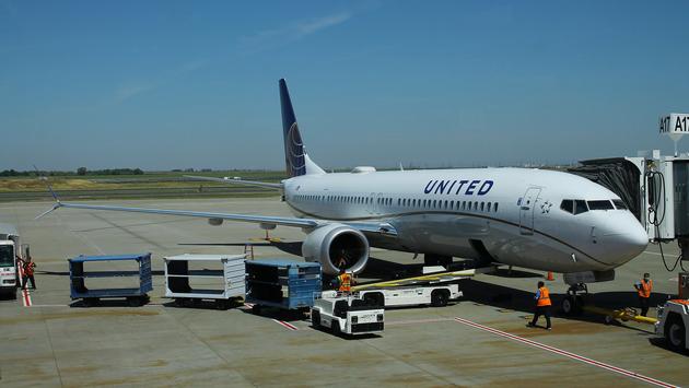 United Restarts Onboard Sales of Hard Liquor